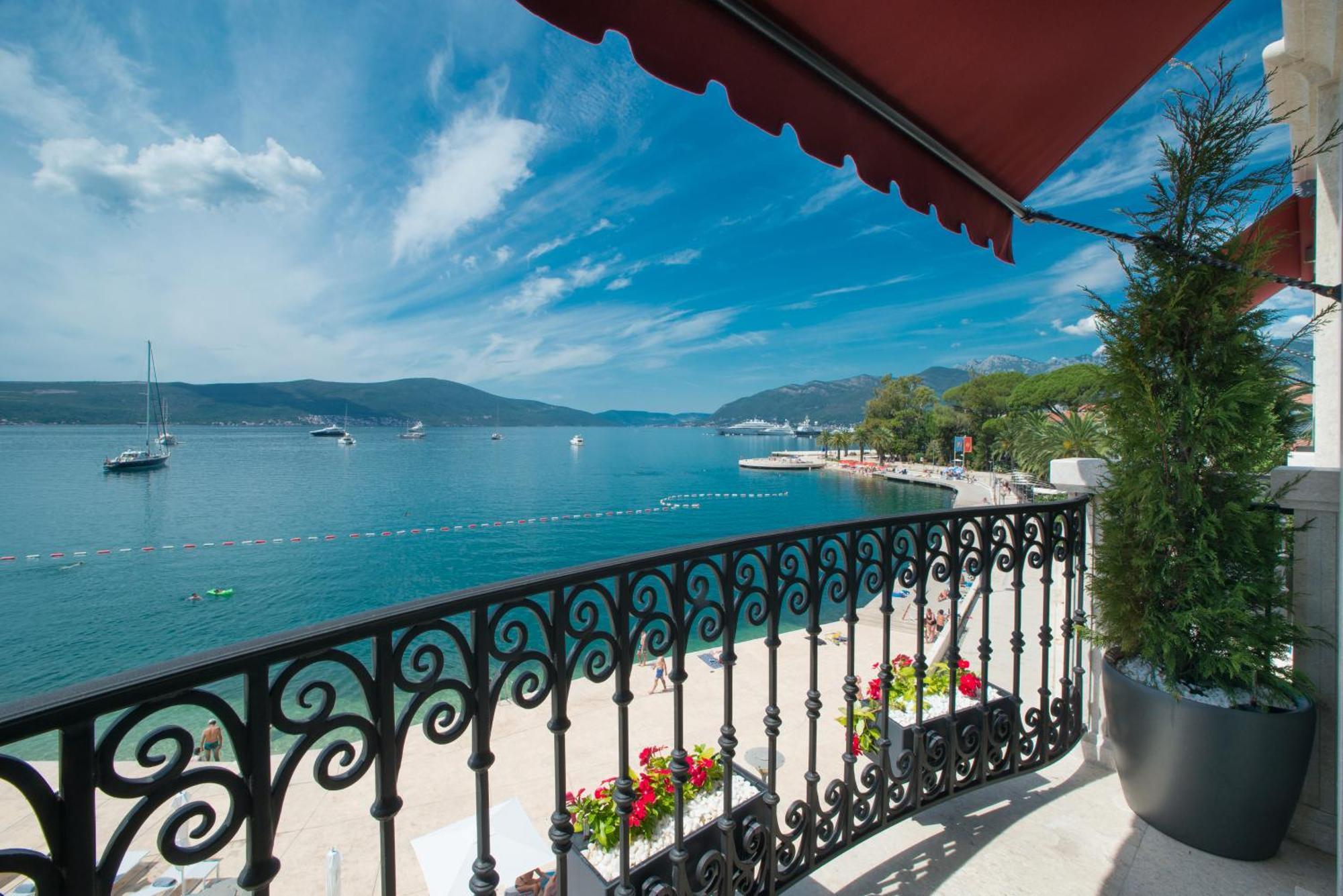Boutique Hotel La Roche Tivat Exterior photo