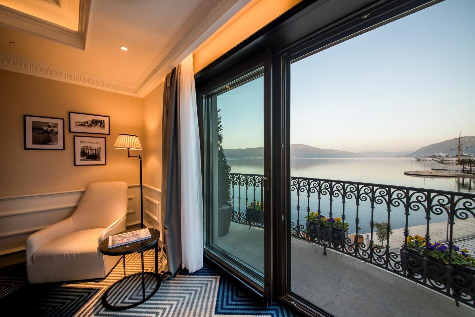 Boutique Hotel La Roche Tivat Exterior photo