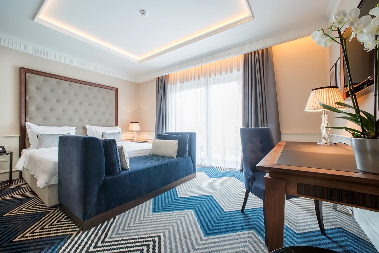 Boutique Hotel La Roche Tivat Exterior photo