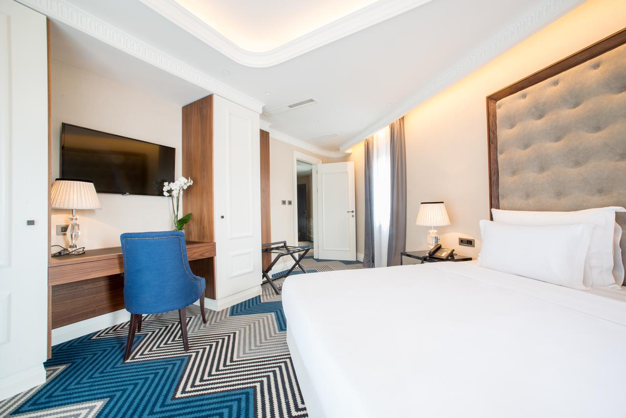 Boutique Hotel La Roche Tivat Exterior photo