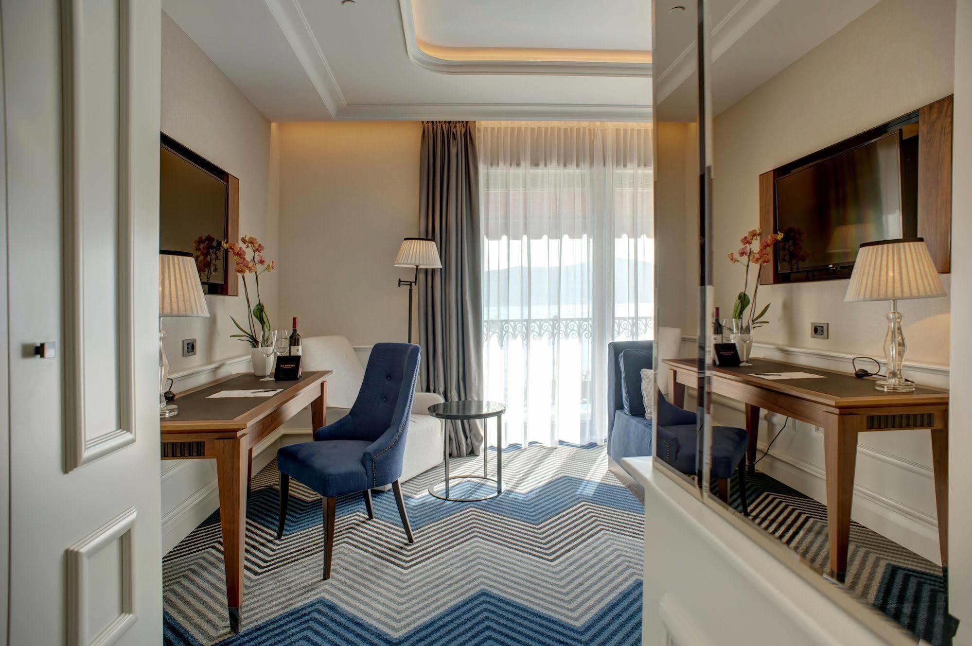 Boutique Hotel La Roche Tivat Exterior photo