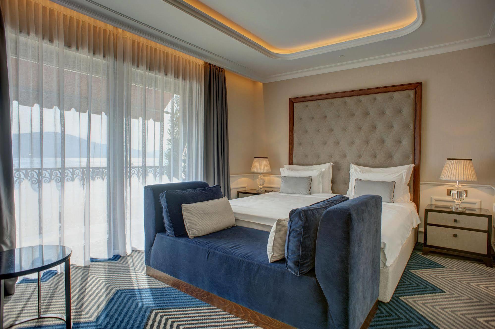Boutique Hotel La Roche Tivat Exterior photo